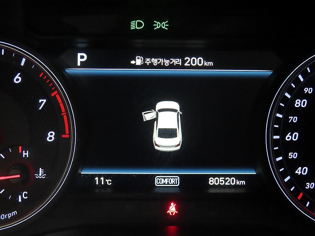 Genesis G70 - Vista 9