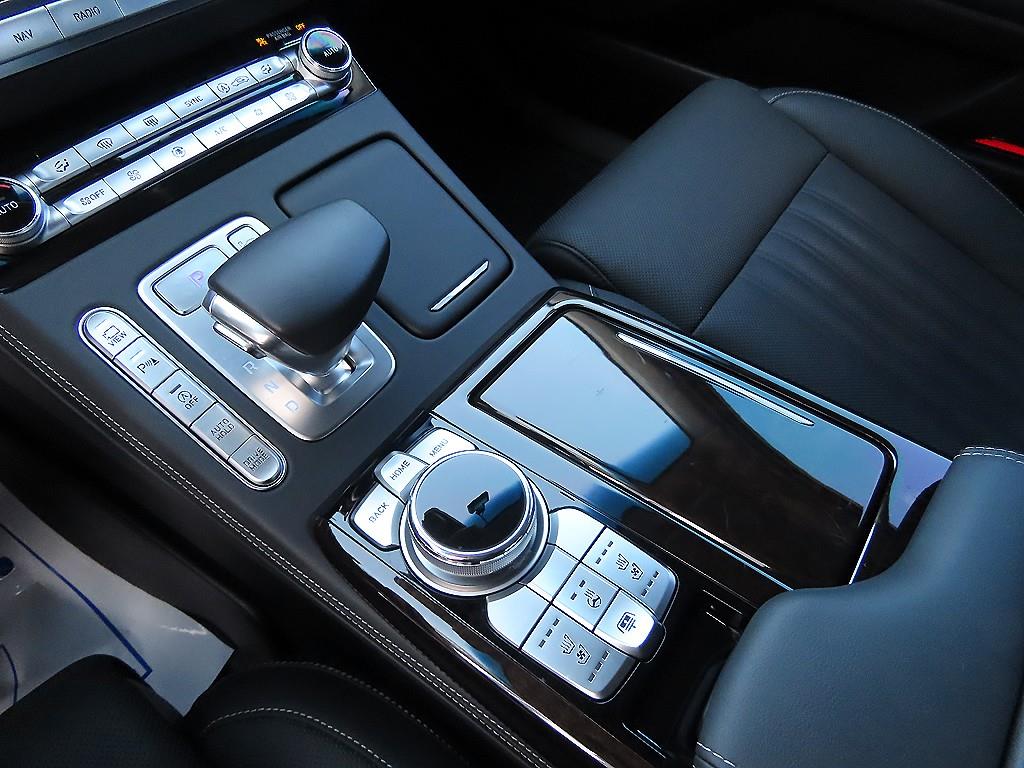 Genesis G90 - Vista 11