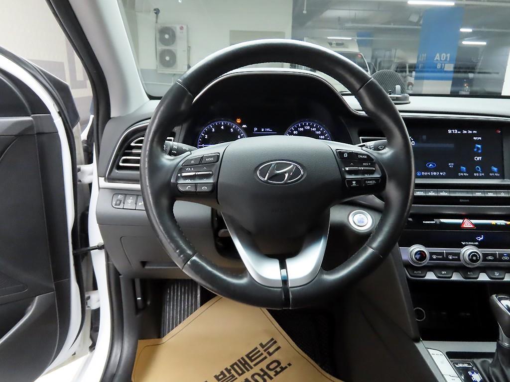 HYUNDAI Avante - Vista 8