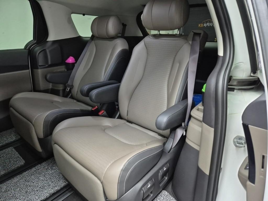 KIA Carnival - Vista 11
