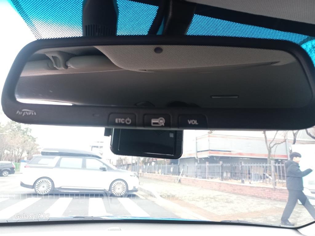 HYUNDAI Ioniq - Vista 12