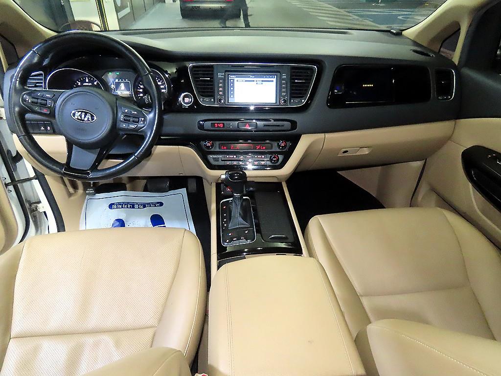 KIA Carnival - Vista 10
