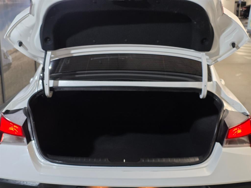 HYUNDAI Avante - Vista 5