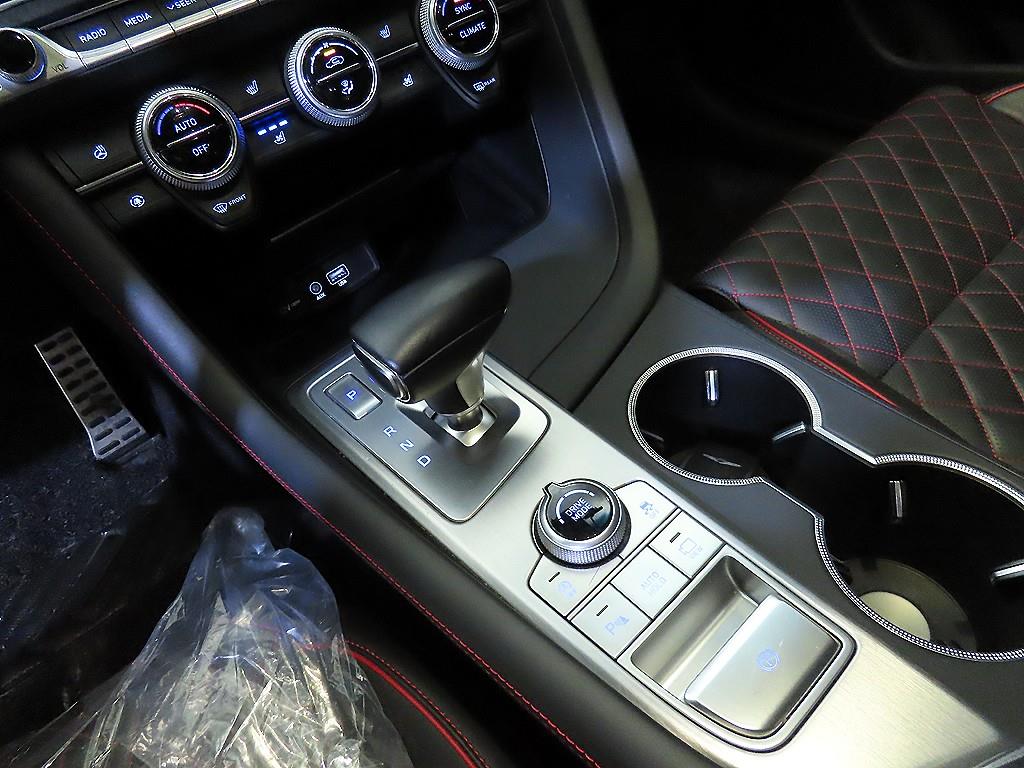 Genesis G70 - Vista 12