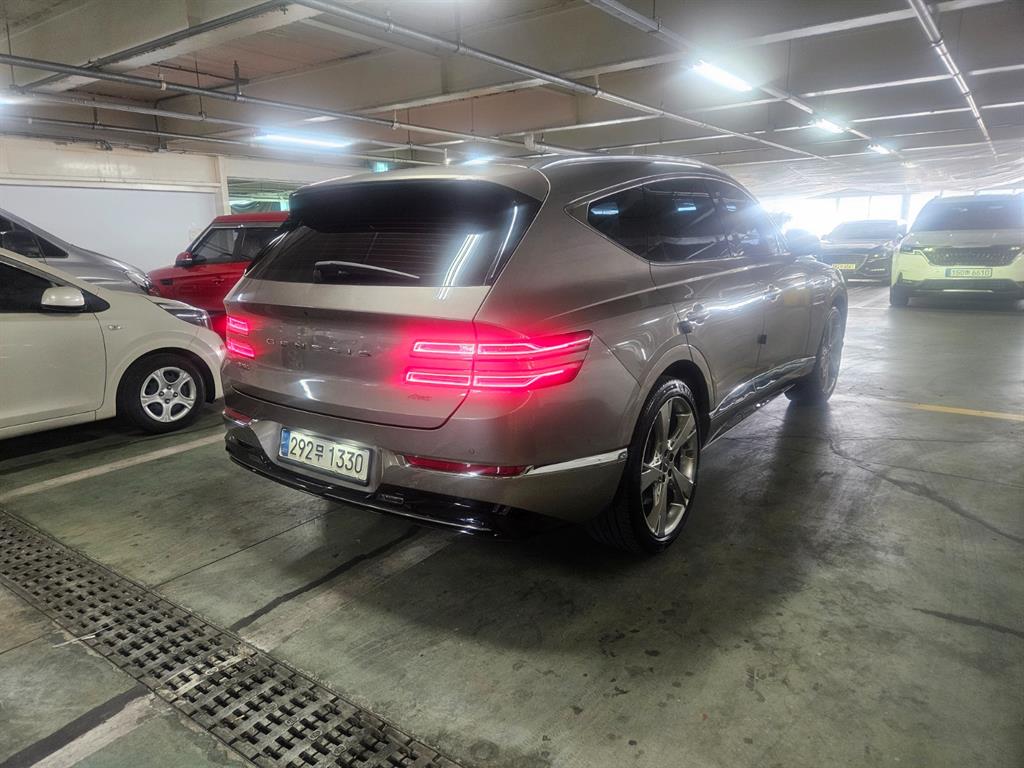 Genesis GV80 - Vista 6