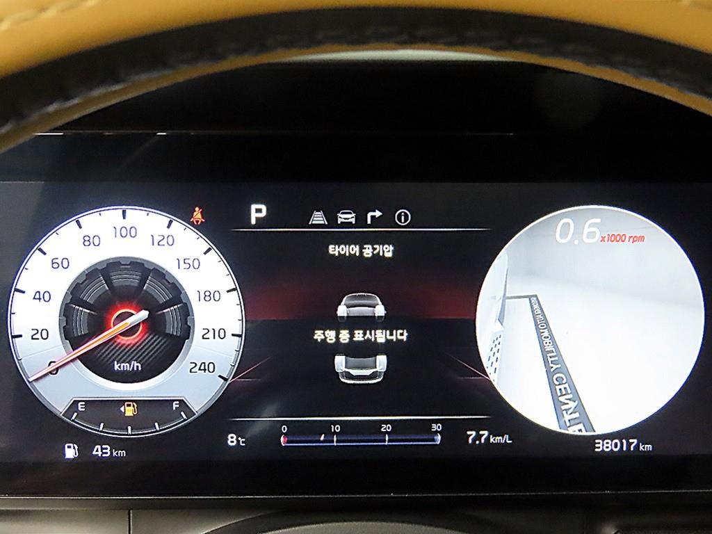 KIA Carnival - Vista 8