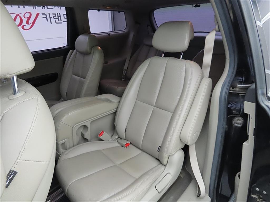 KIA Carnival - Vista 7
