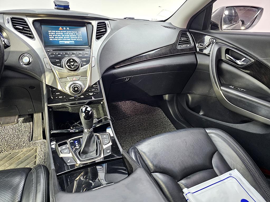 HYUNDAI Grandeur - Vista 10