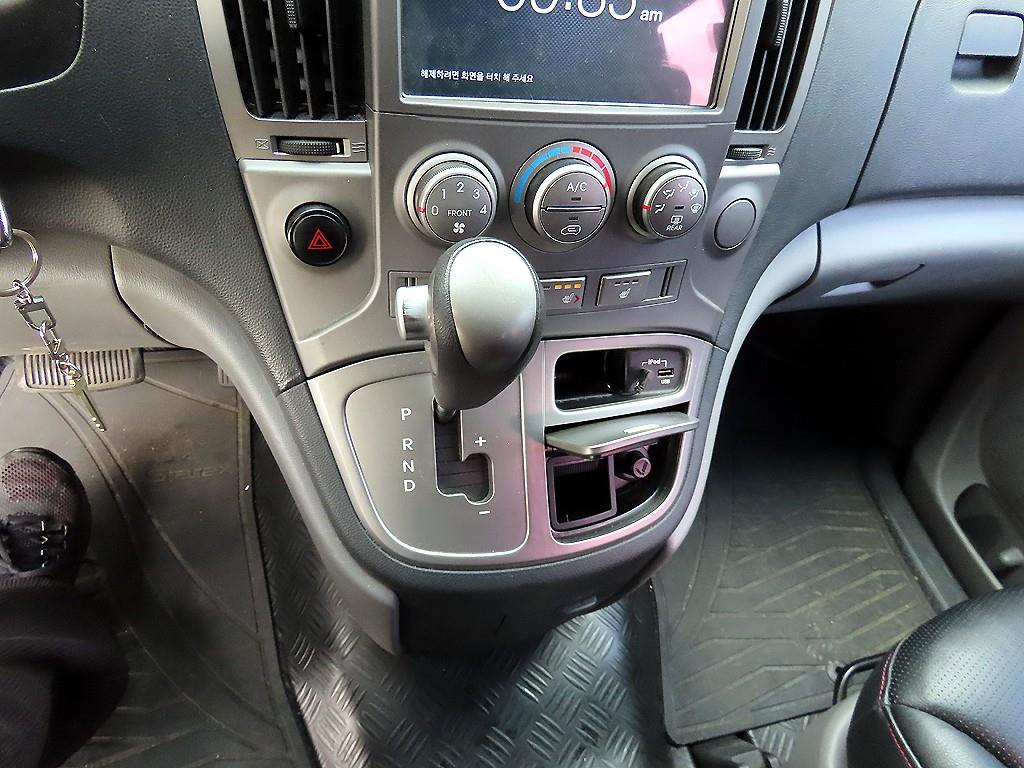 HYUNDAI Starex - Vista 10