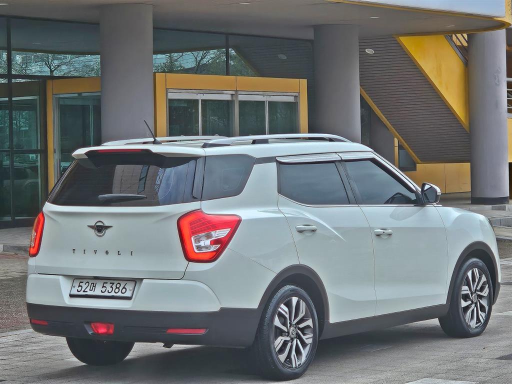 Ssangyong Tivoli - Vista 4