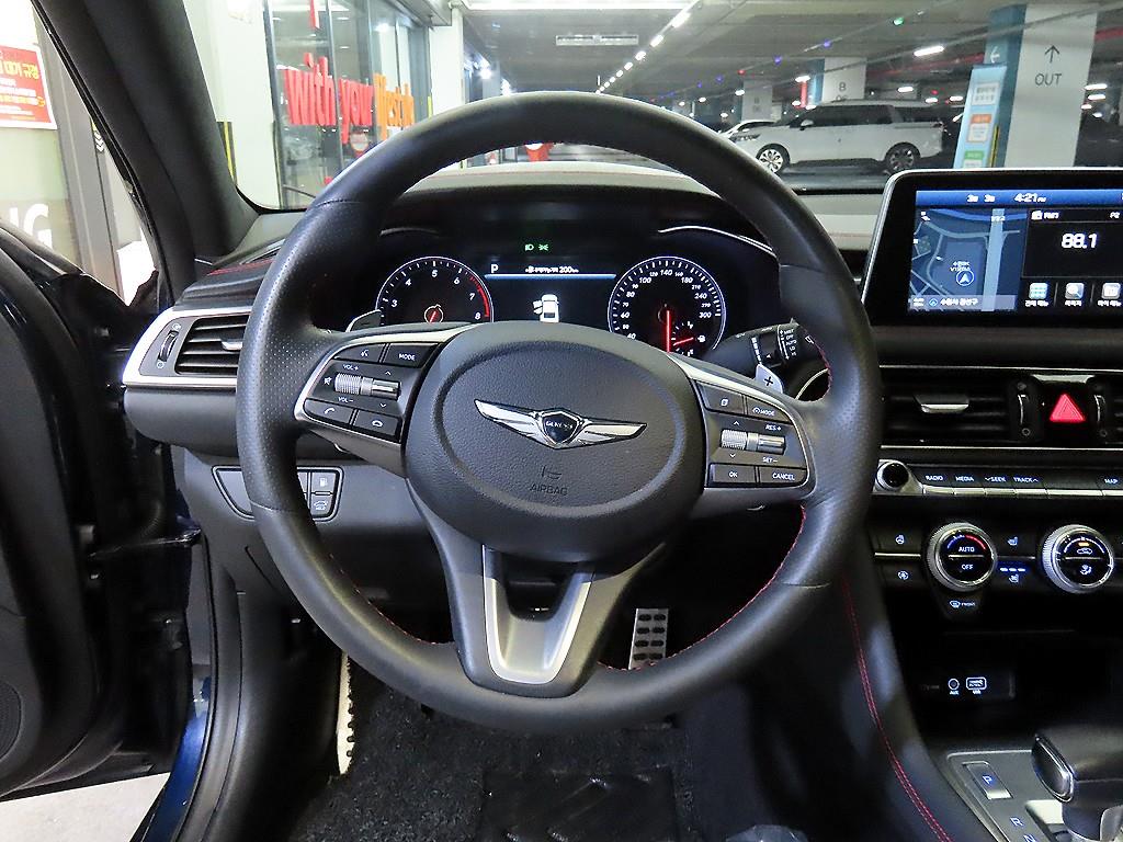 Genesis G70 - Vista 8