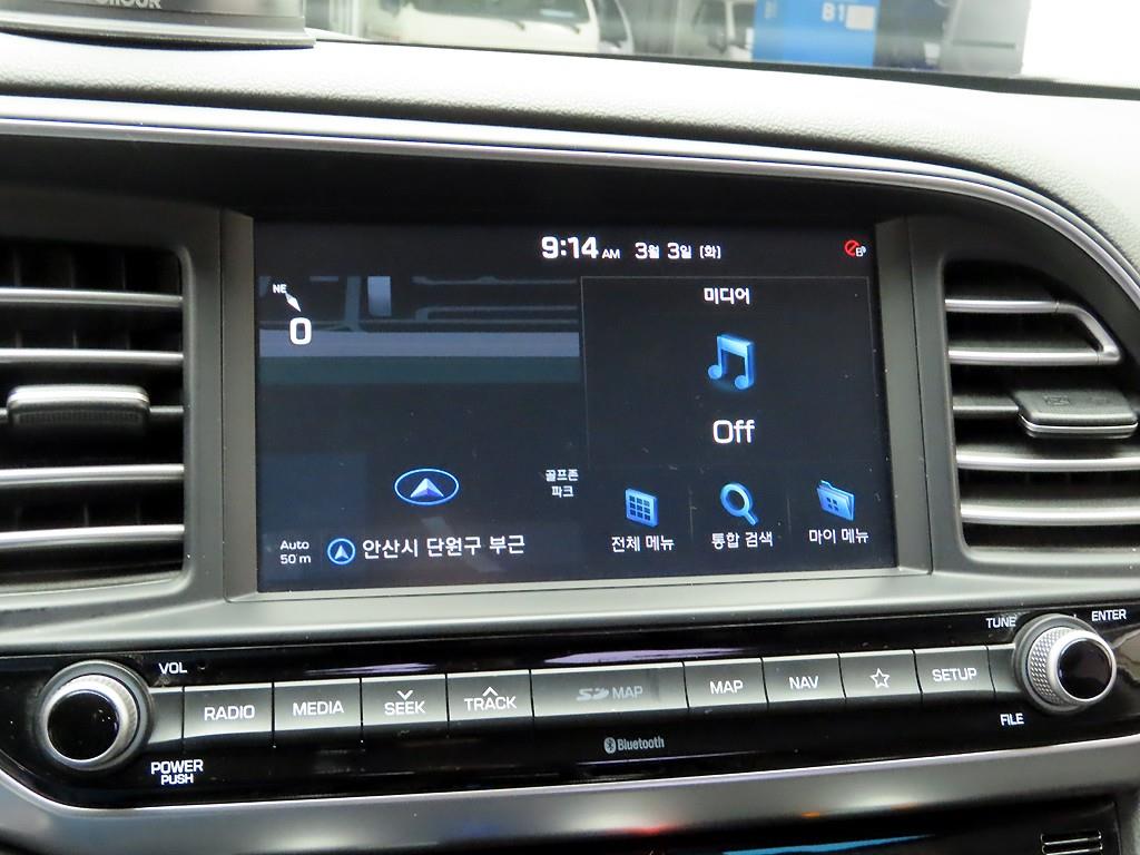 HYUNDAI Avante - Vista 9