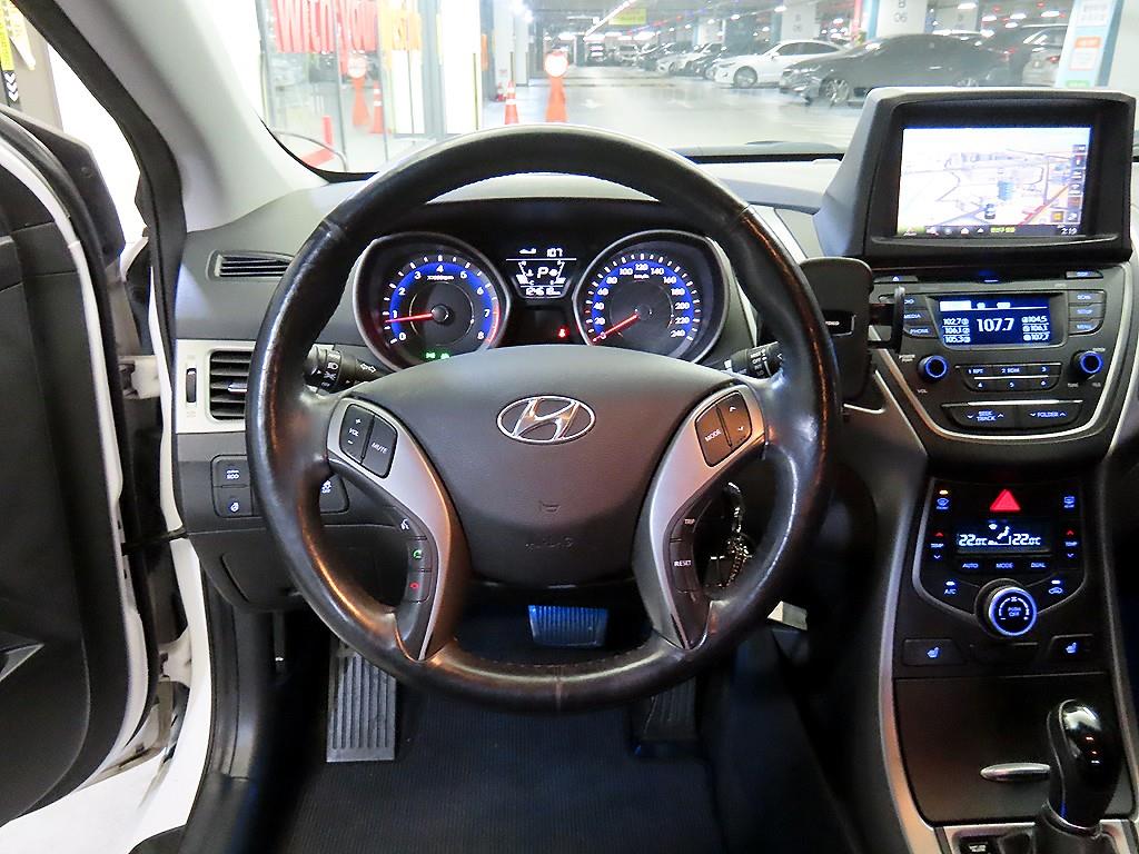 HYUNDAI Avante - Vista 8