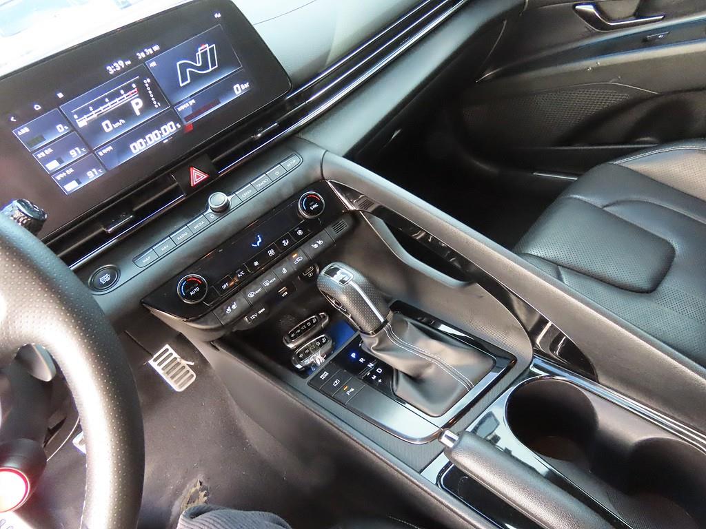 HYUNDAI Avante - Vista 12