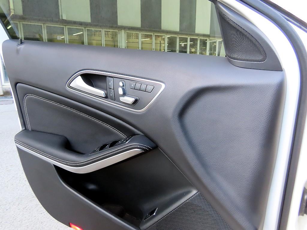 Mercedes Benz GLA Class - Vista 11