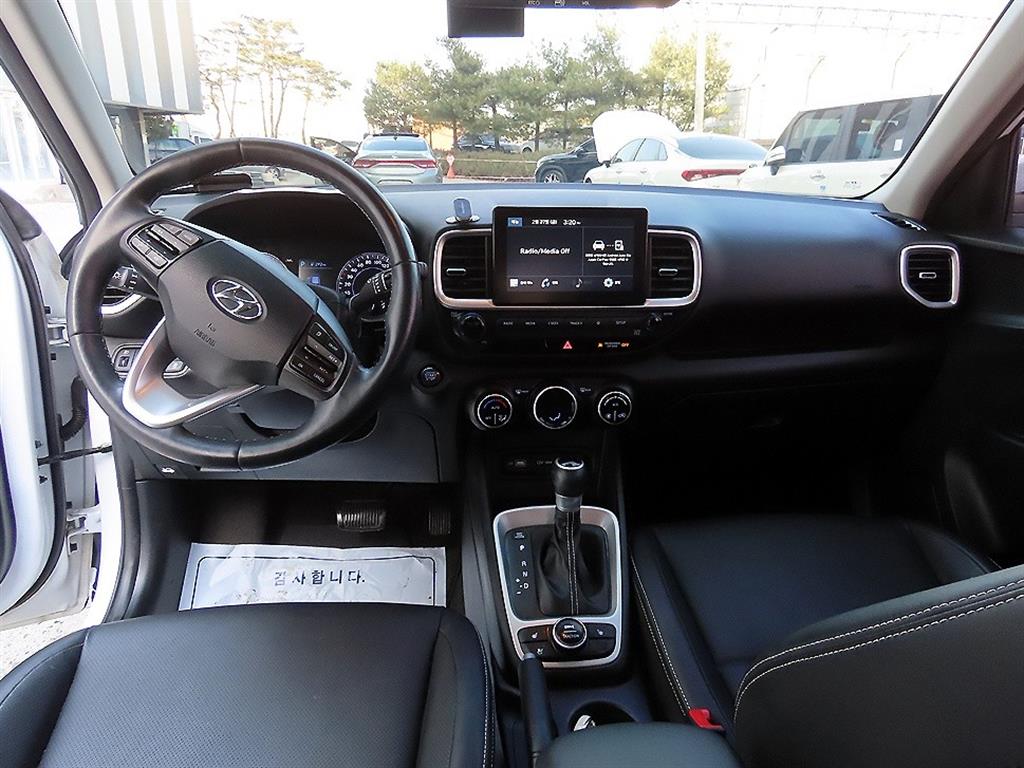 HYUNDAI Venue - Vista 7