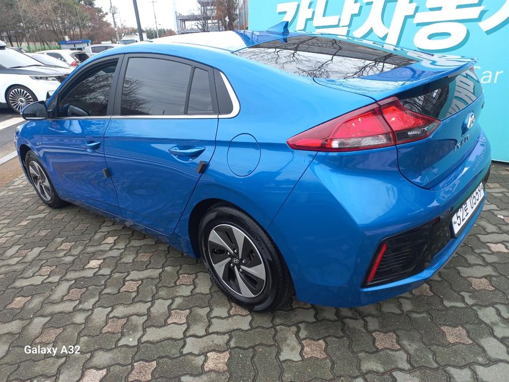 HYUNDAI Ioniq - Vista 4