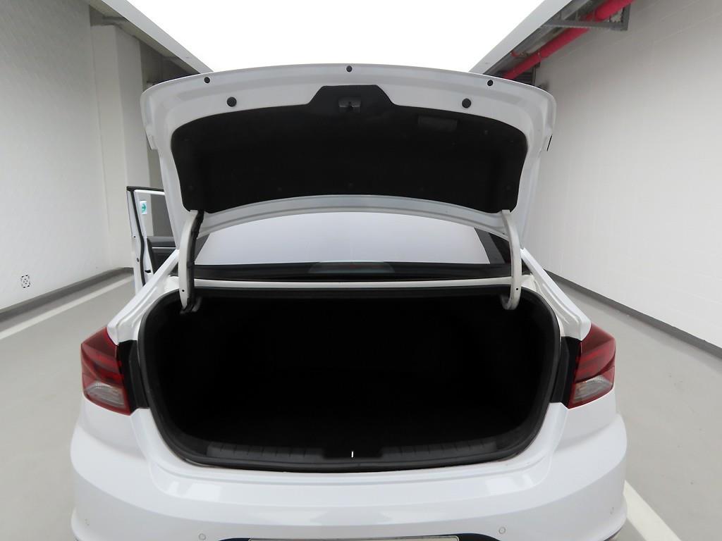 HYUNDAI Avante - Vista 5