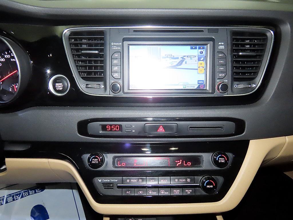 KIA Carnival - Vista 11