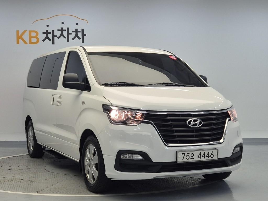 HYUNDAI Starex - Vista 2