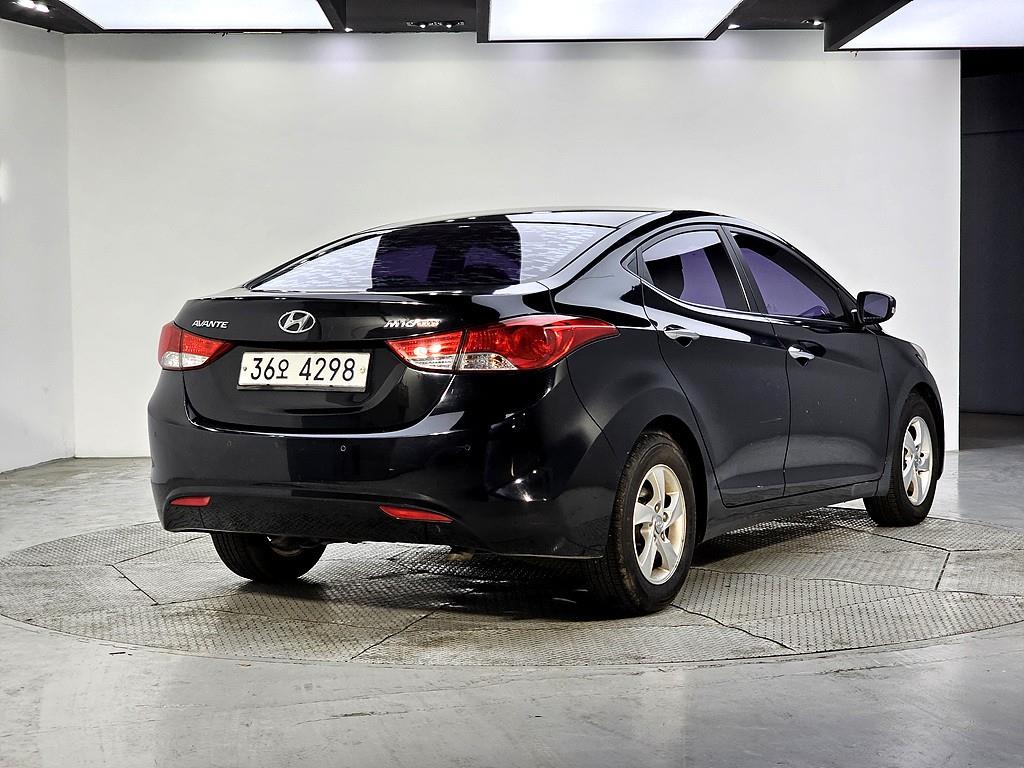 HYUNDAI Avante - Vista 4