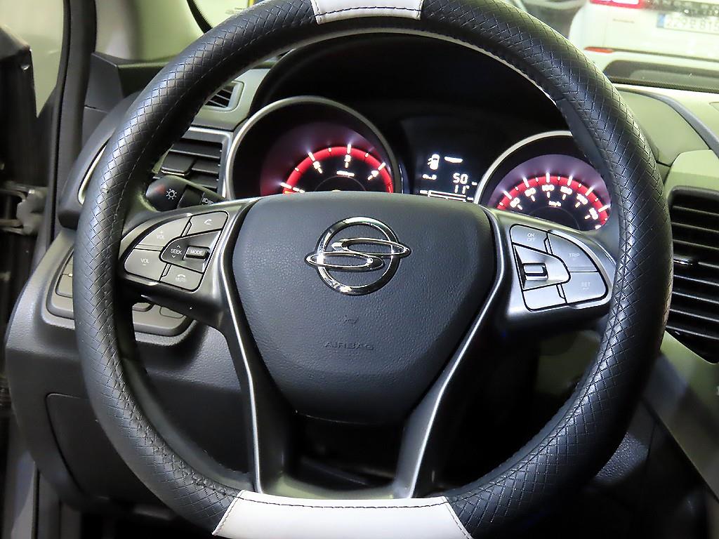 Ssangyong Tivoli - Vista 9