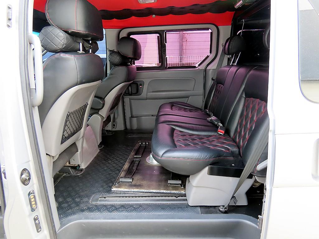 HYUNDAI Starex - Vista 6