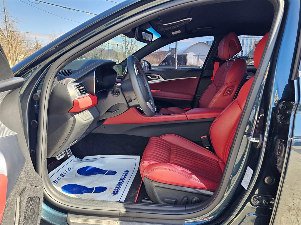 Genesis G70 - Vista 10