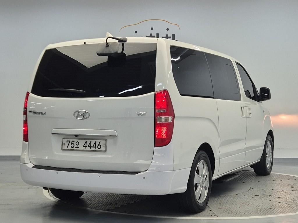 HYUNDAI Starex - Vista 4