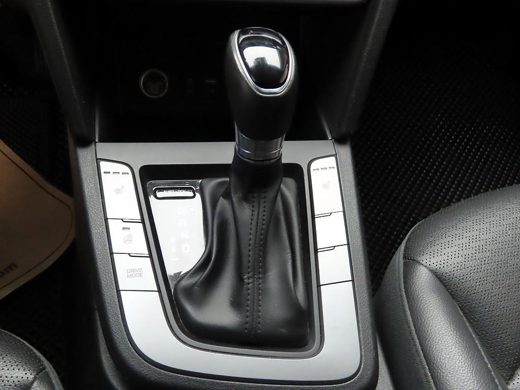 HYUNDAI Avante - Vista 11