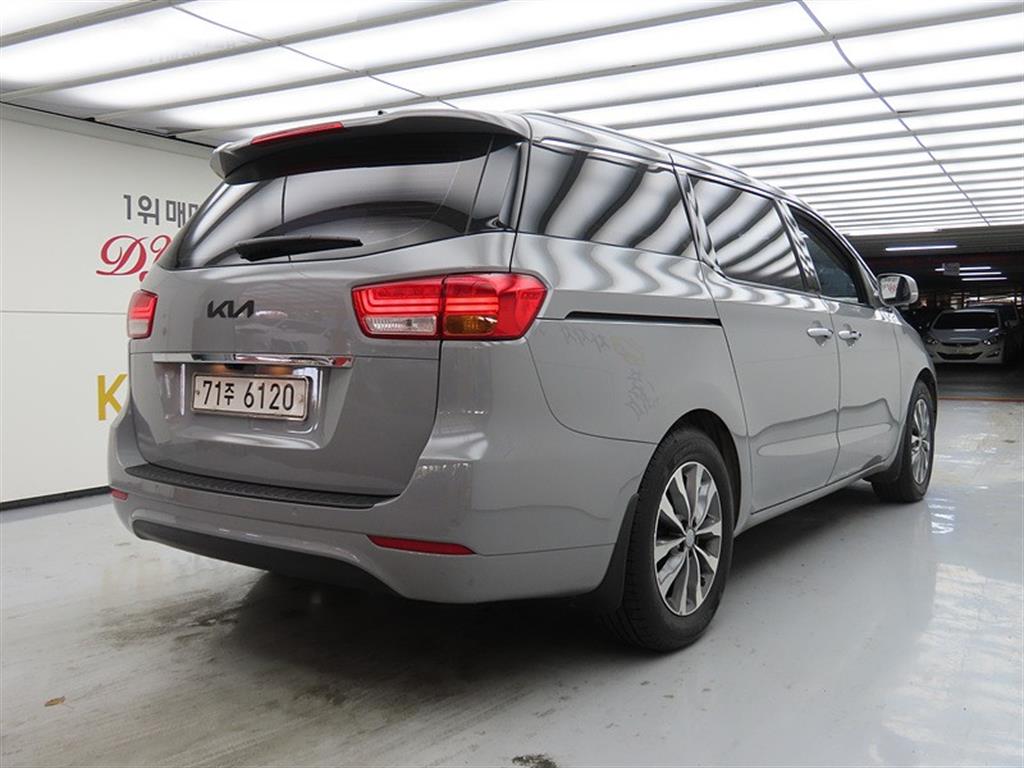 KIA Carnival - Vista 4
