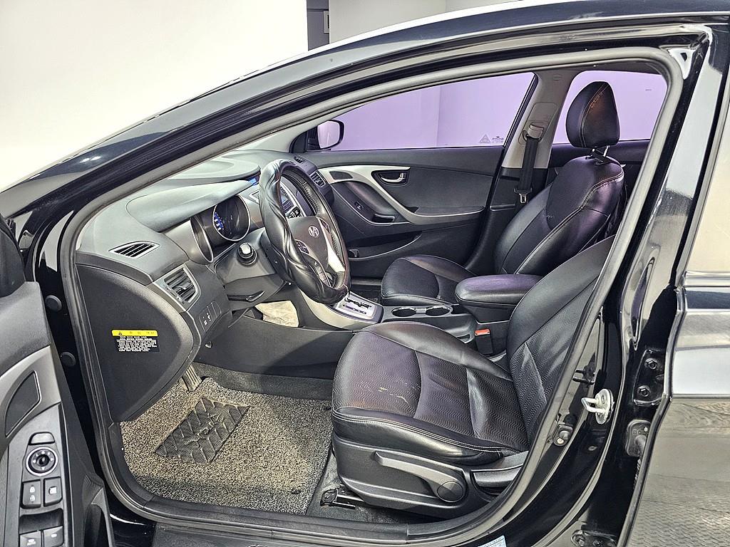 HYUNDAI Avante - Vista 7