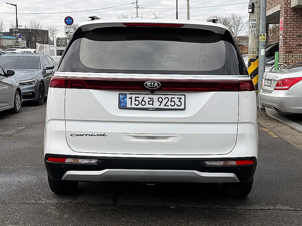 KIA Carnival - Vista 3