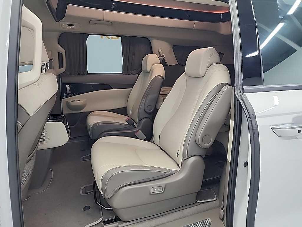 KIA Carnival - Vista 12