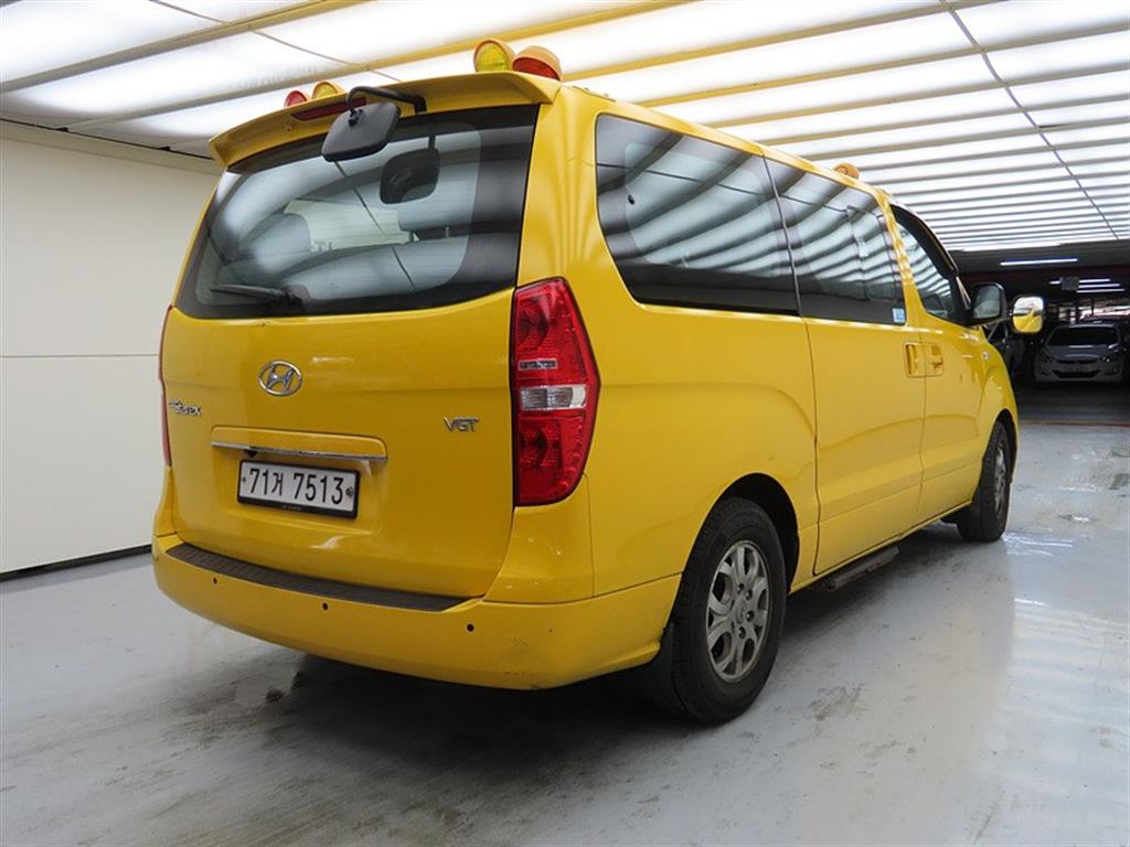 HYUNDAI Starex - Vista 4