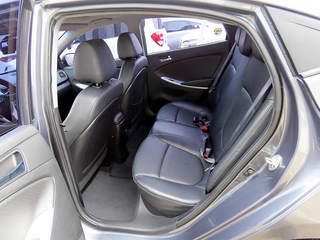 HYUNDAI Accent - Vista 6