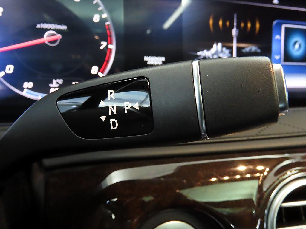 Mercedes Benz S Class - Vista 12