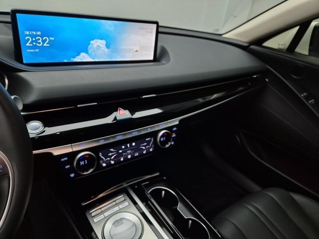 Genesis G80 - Vista 10