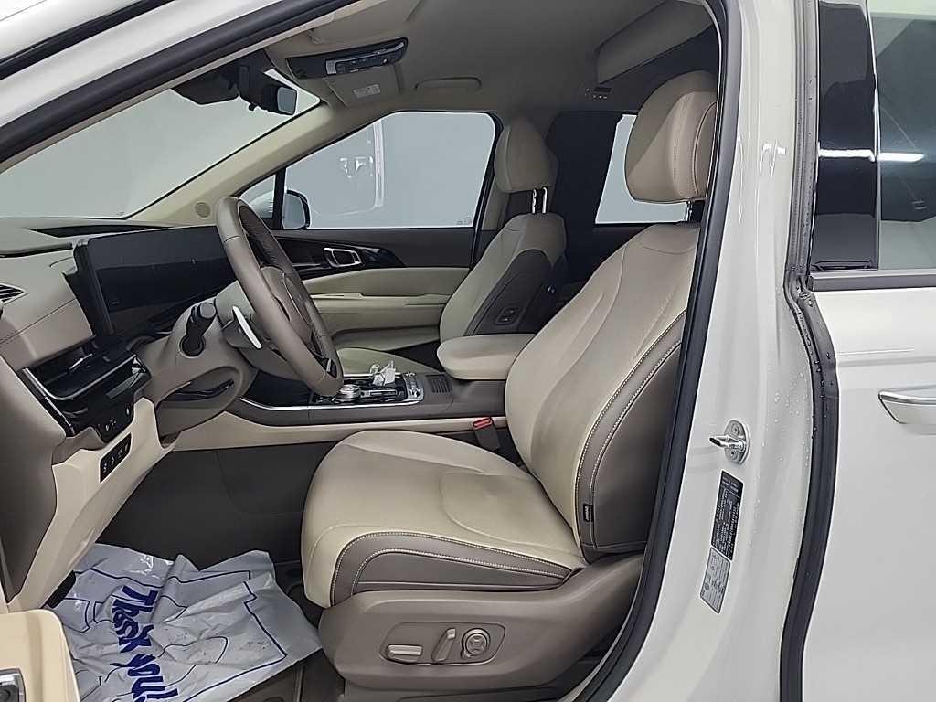 KIA Carnival - Vista 11