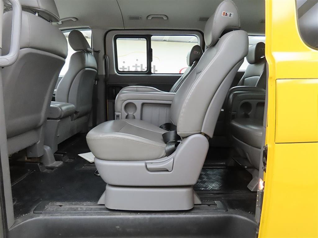 HYUNDAI Starex - Vista 6
