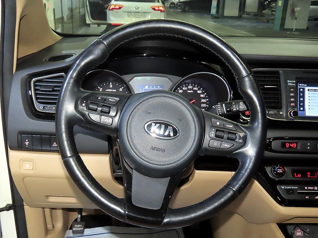 KIA Carnival - Vista 8