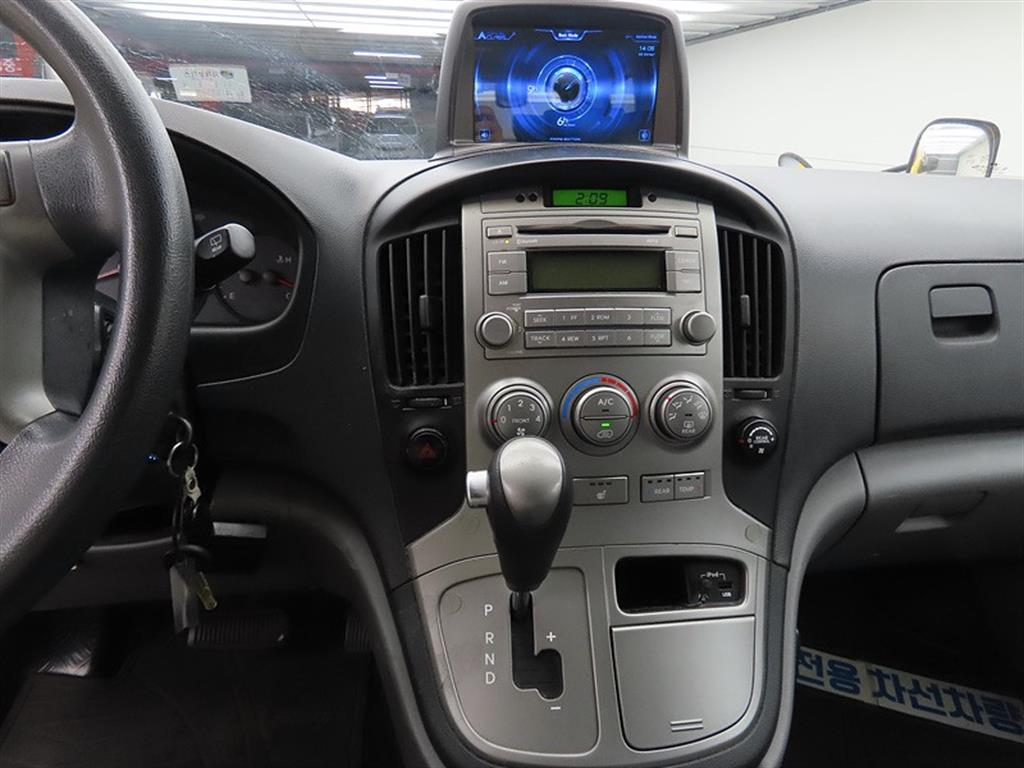 HYUNDAI Starex - Vista 12