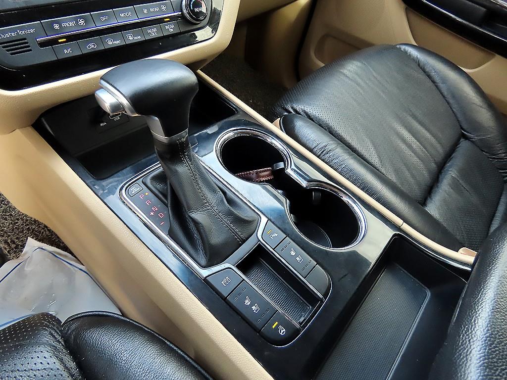 KIA Carnival - Vista 11