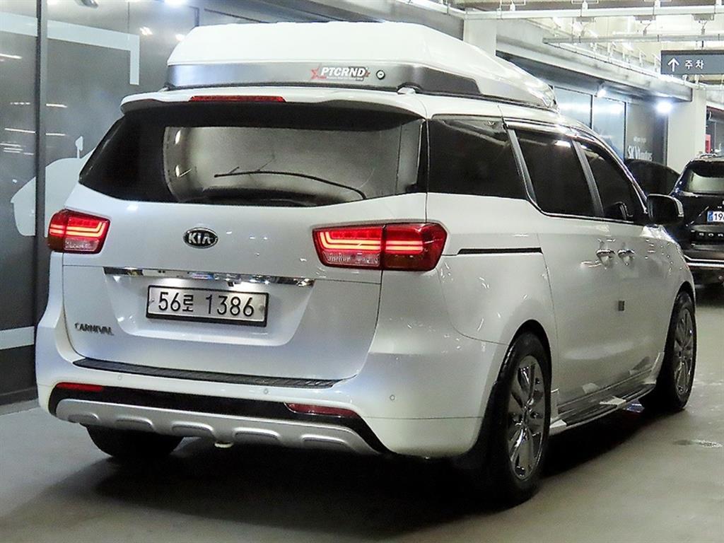 KIA Carnival - Vista 4