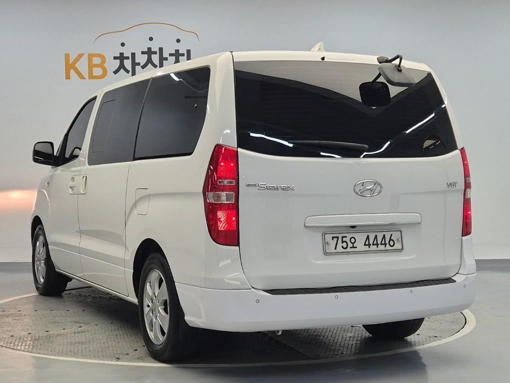 HYUNDAI Starex - Vista 3
