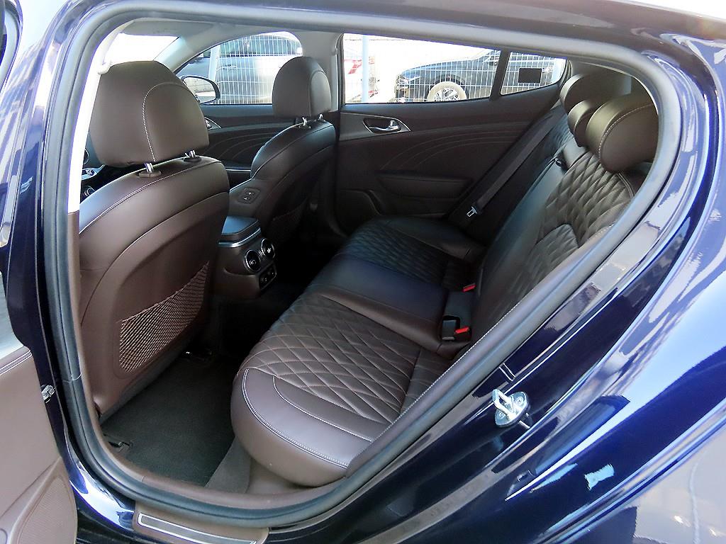 KIA Stinger - Vista 6