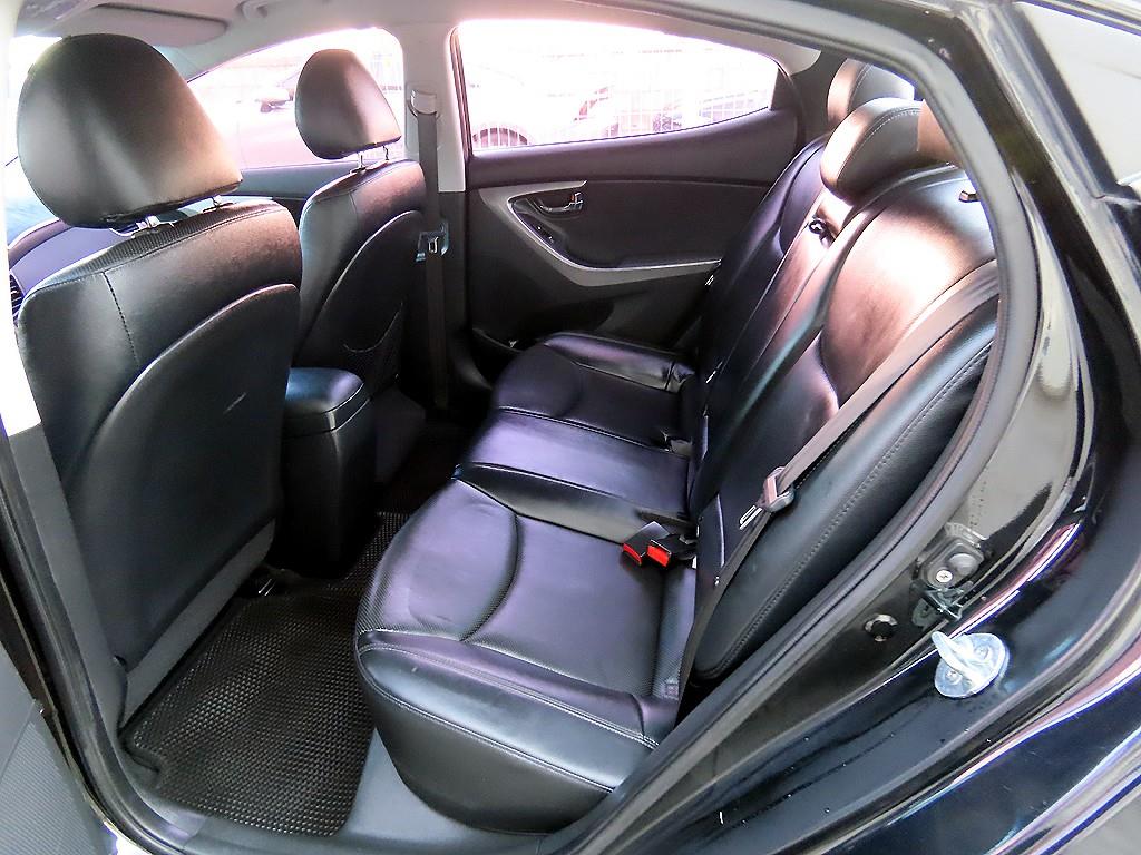 HYUNDAI Avante - Vista 6