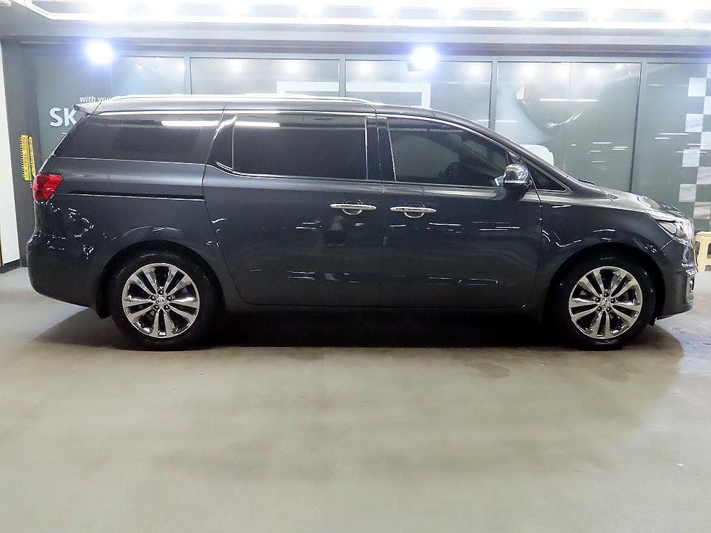 KIA Carnival - Vista 3