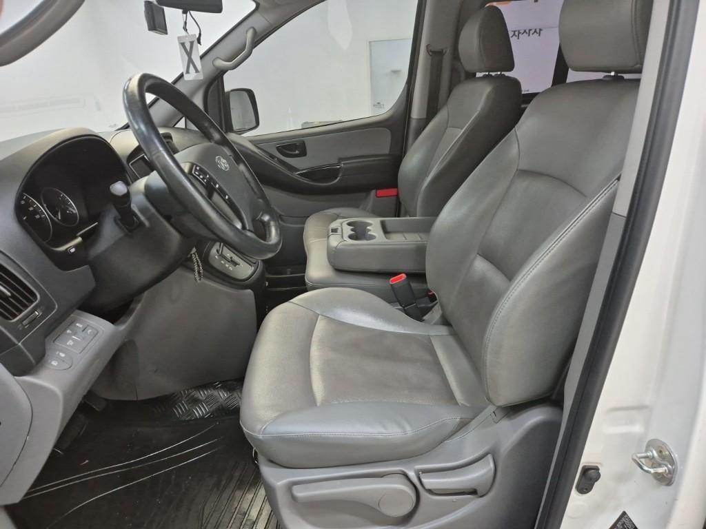 HYUNDAI Starex - Vista 12