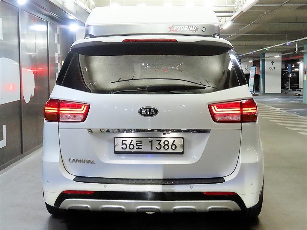 KIA Carnival - Vista 5